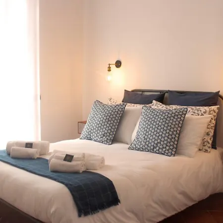Vinylogy Apartment 5To Piano-2