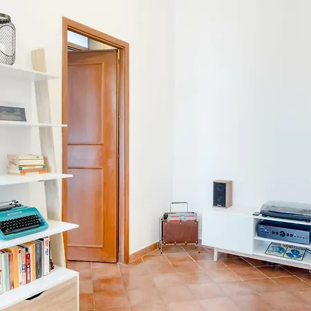 Vinylogy Apartment 5To Piano-3